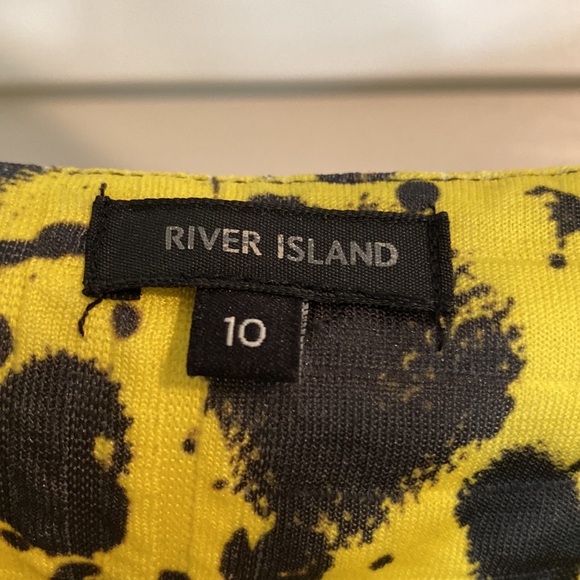 Striking design! UK bought River Island dress. - Picture 2 of 3